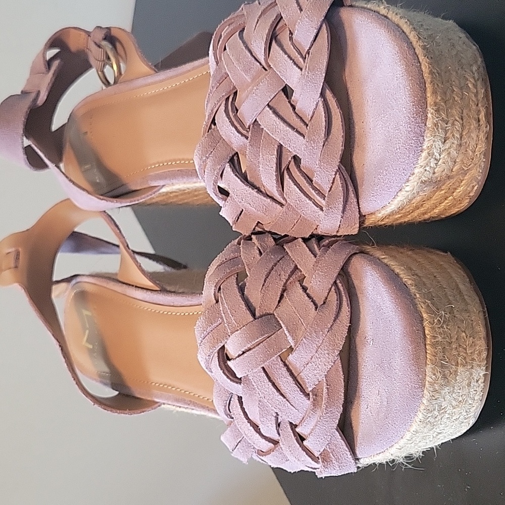Women's Marc Fisher lilac heeled platform sandal. Size 8. Never worn.